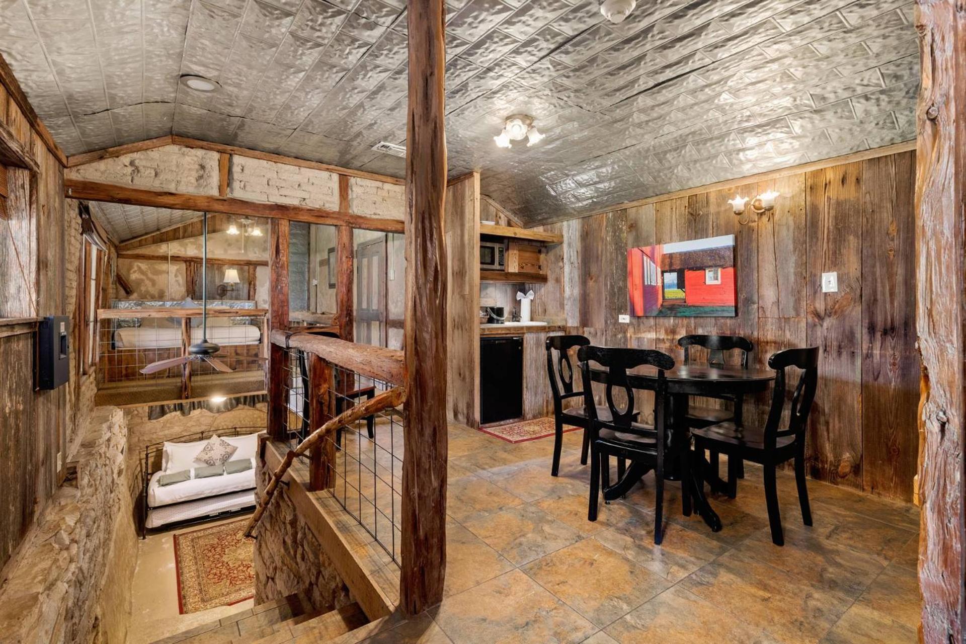 ニューブラウンフェルズ #6 The Root Cellar At Garrison In Grueneヴィラ エクステリア 写真