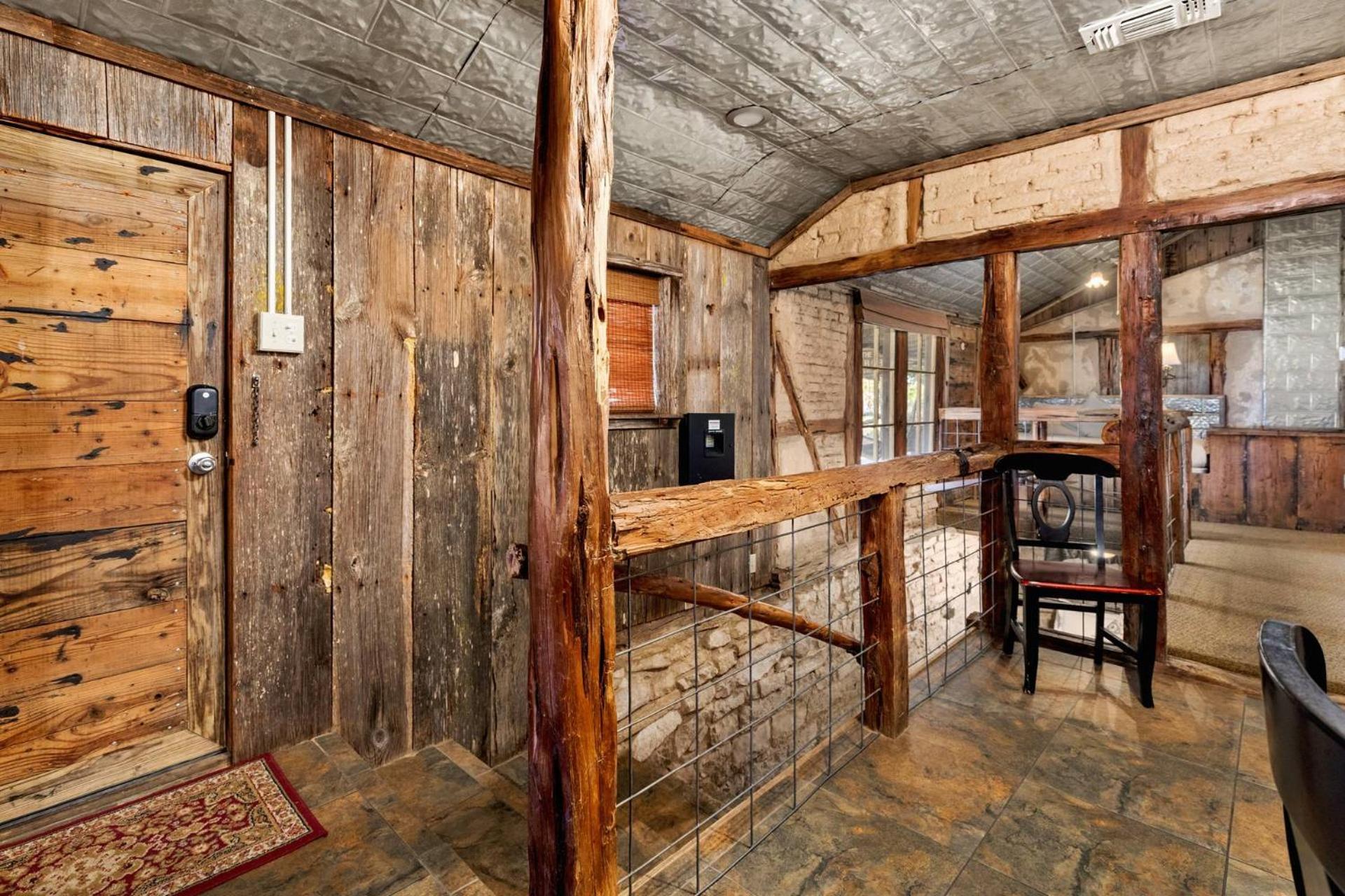 ニューブラウンフェルズ #6 The Root Cellar At Garrison In Grueneヴィラ エクステリア 写真